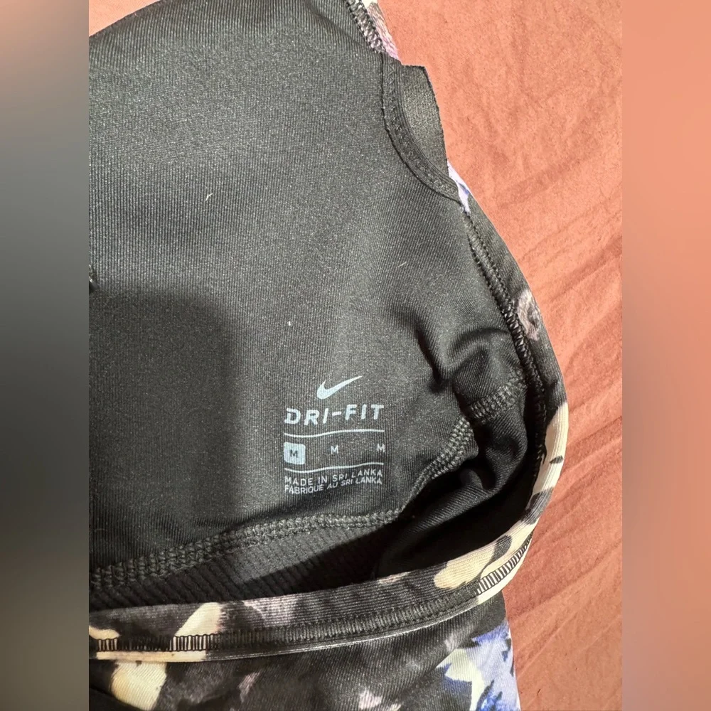 Nike DriFit Sports Bra - Picture 8 of 8
